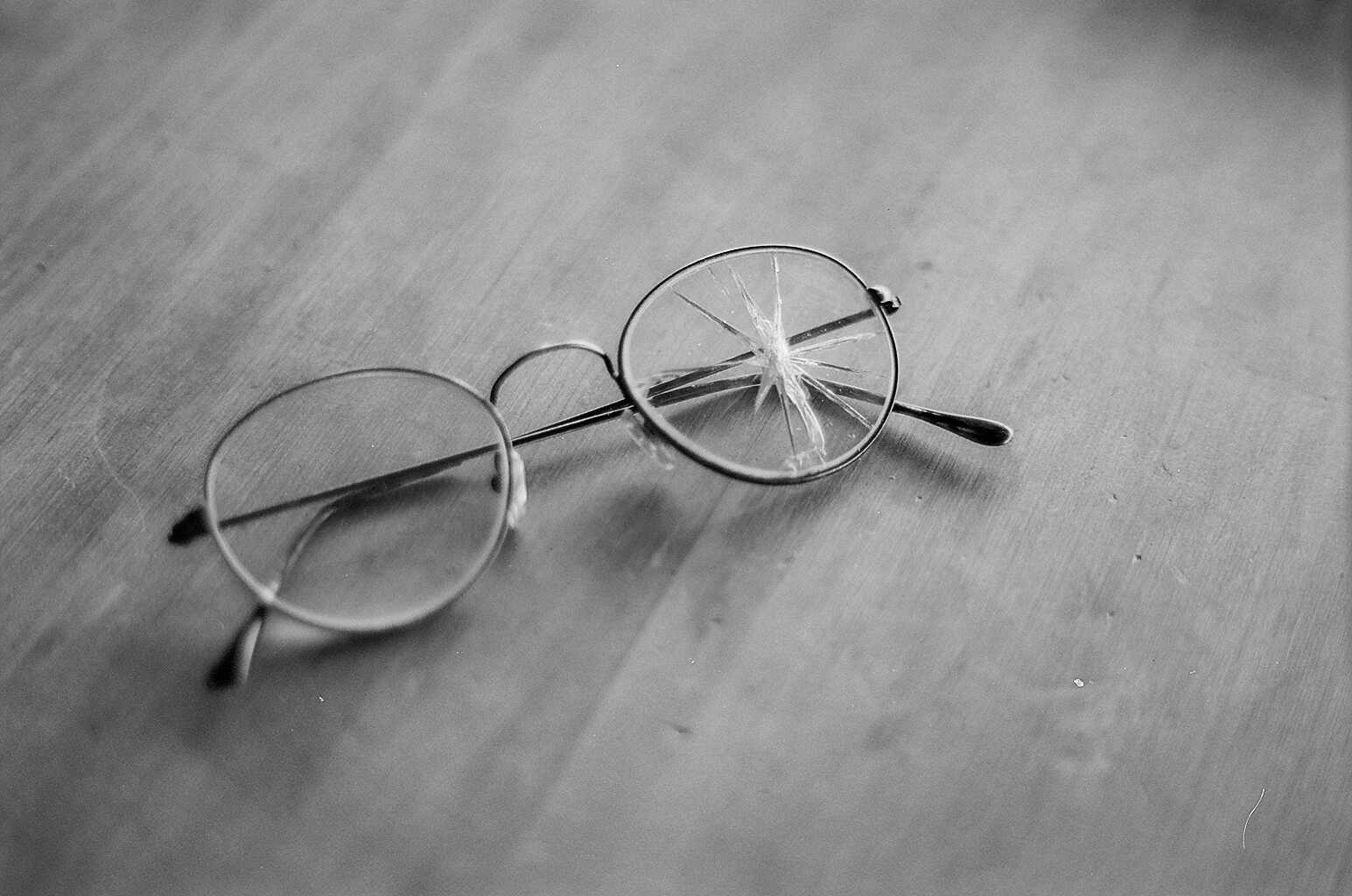 broken eyeglasses clipart - photo #38